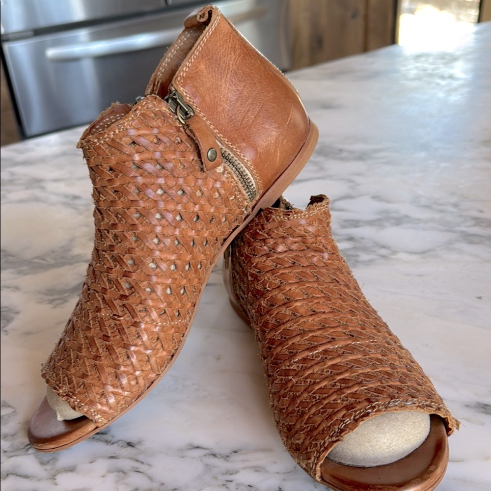 Sundance Woven Leather Peep Toe by Booties Cognac Back Zip Boho Women’s 38/7.5 - Picture 2 of 16